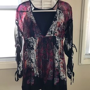 Bebe Women’s Wine & Black Low V Neck Paisley Print Romantic Sleeve Dress Size XS
